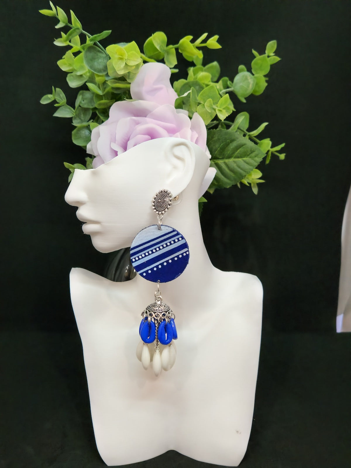 Elegant Blue Round  Earrings with Shells