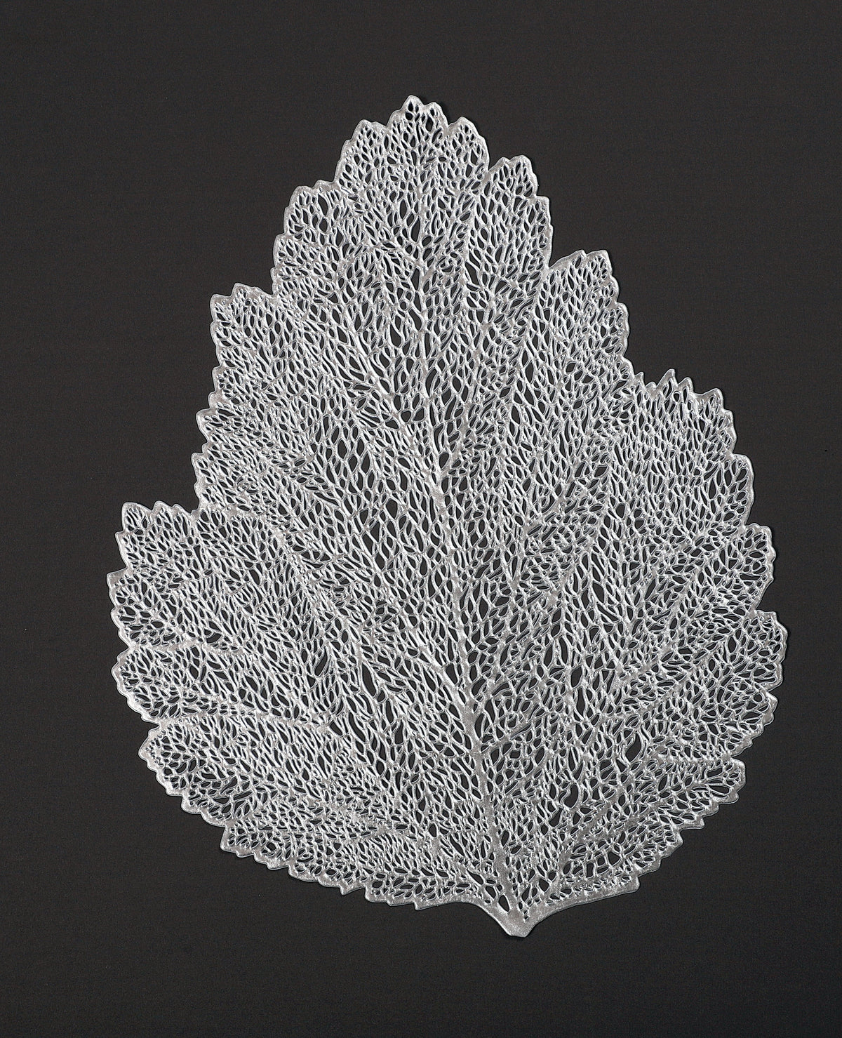 Set of 6 Silver Lace Leaf Table Mats – Elegant Nature-Inspired Placemats