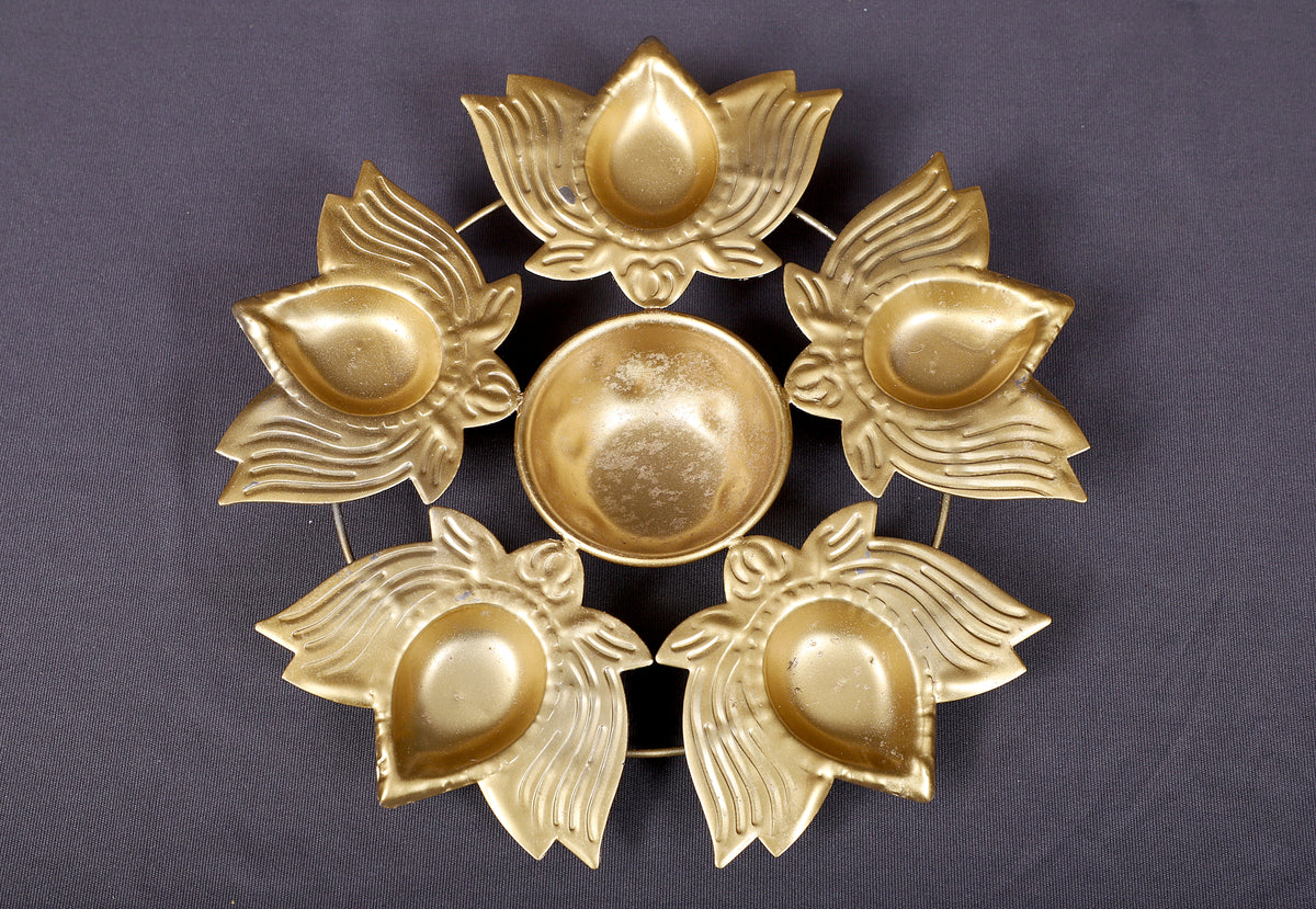 Elegant Lotus Urli