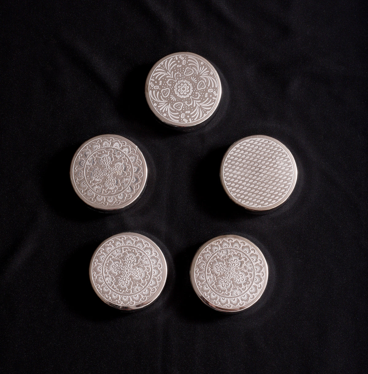 Silvery Dibbis Perfect for Gifting