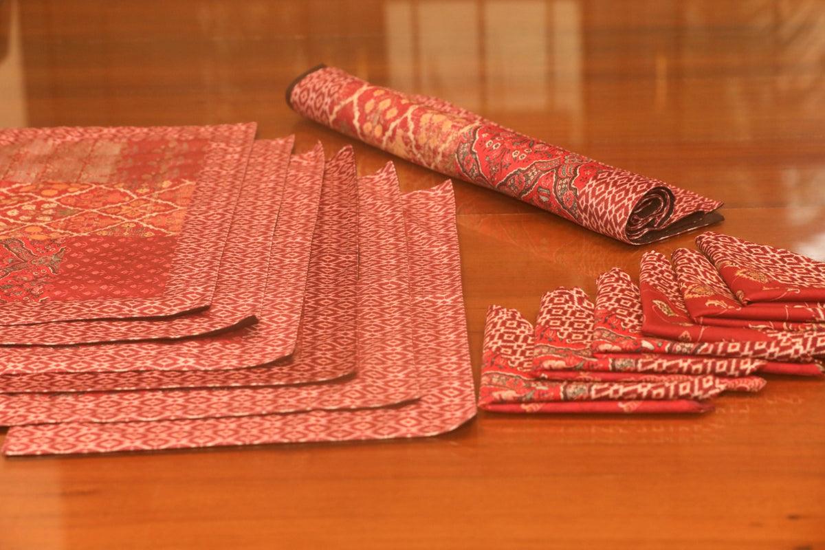 Table Cloth with Napkins