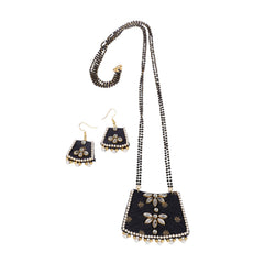 Midnight Pearl Bloom Paithani Mangalsutra Set