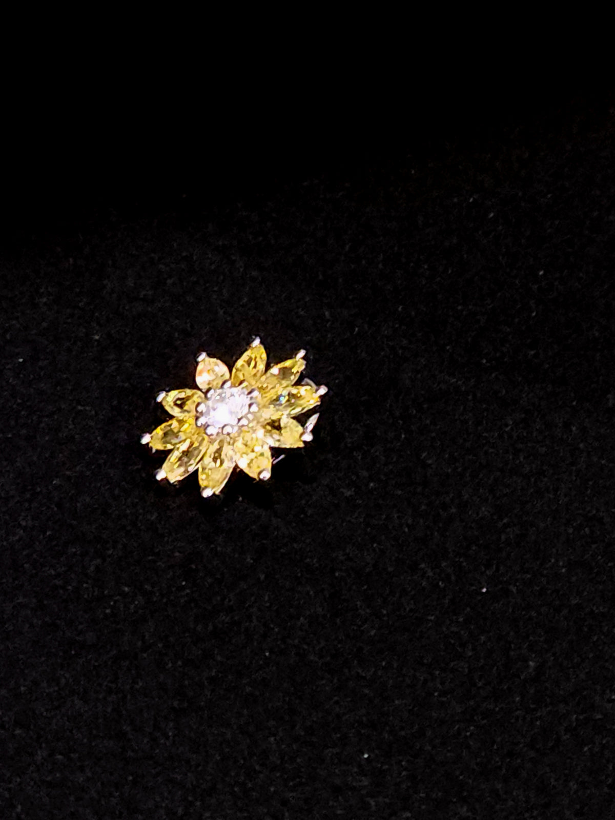 Fashionable Nose Pin